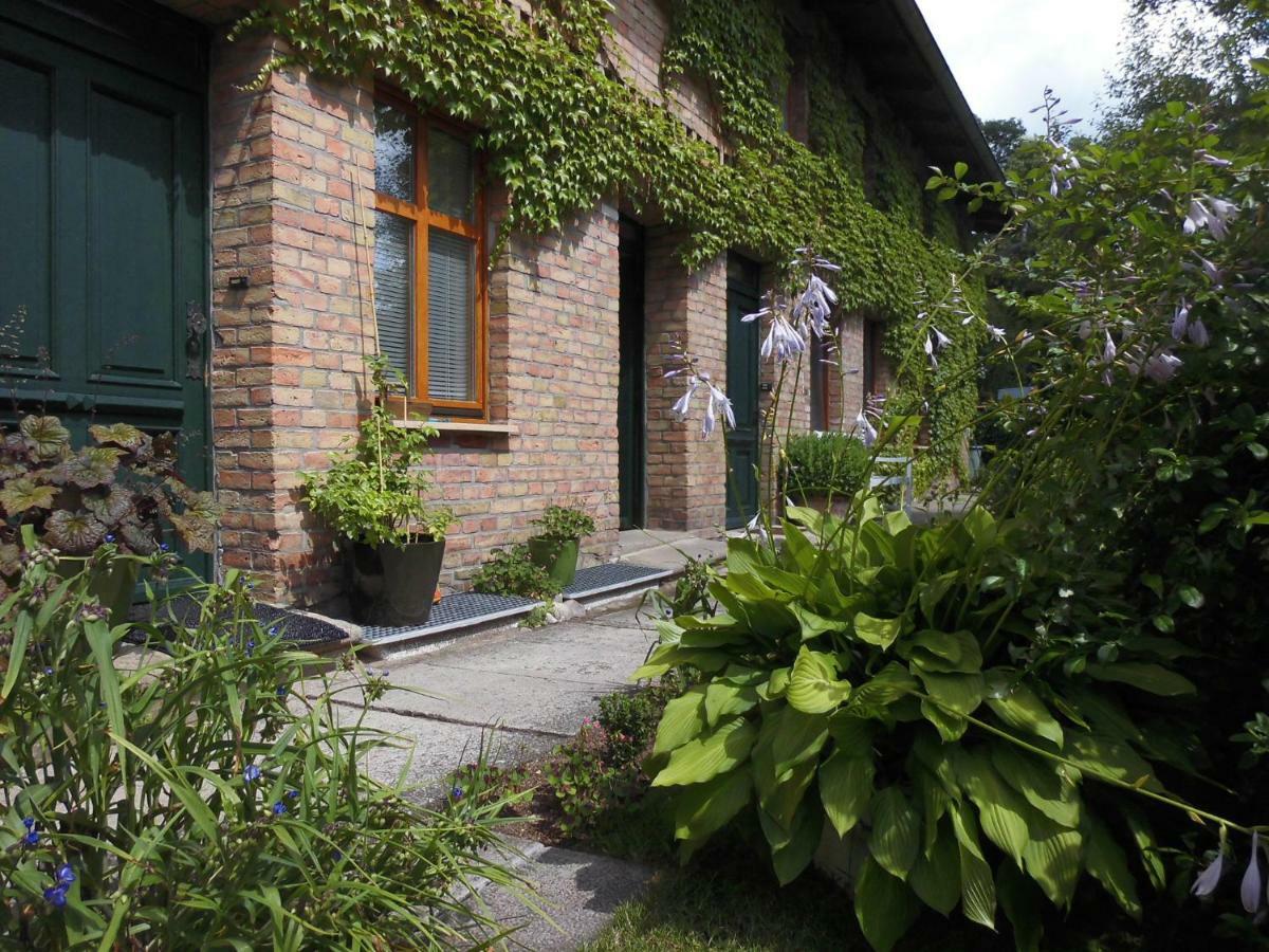 Schlossparkferienwohnungen Rheinsberg Mit Garten Dış mekan fotoğraf